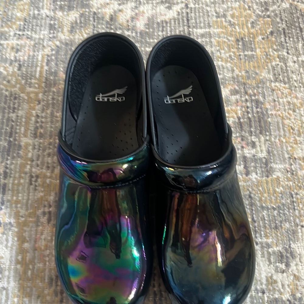 Dansko oil slick clogs size 42. NWT.